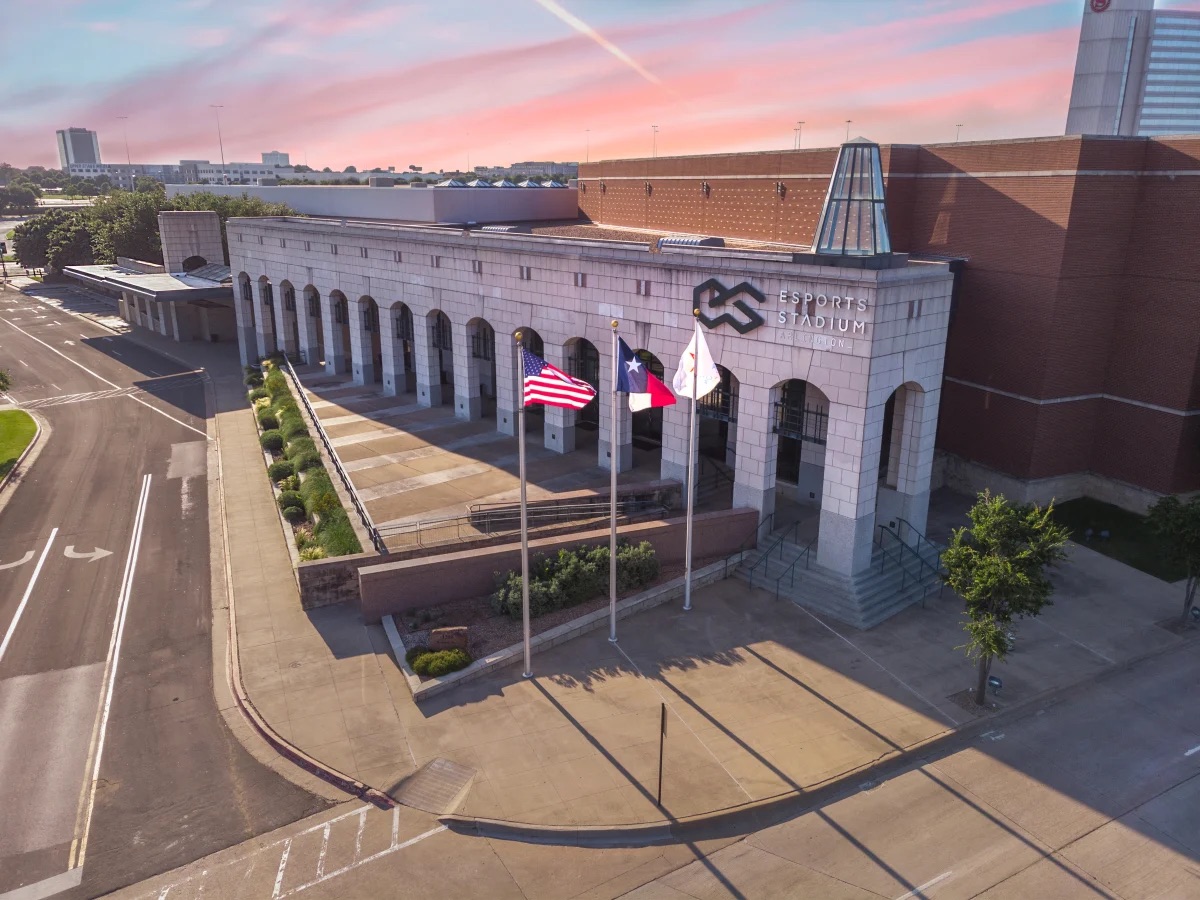 The Arlington Museum of Art building at dusk